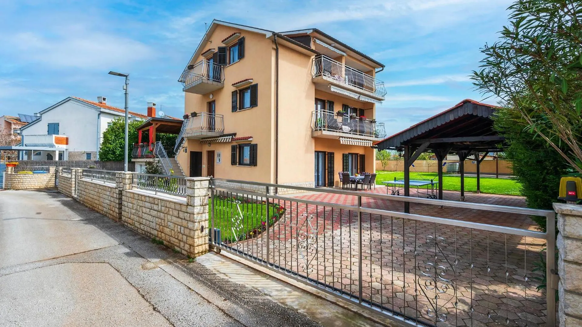 3 Bedroom Lovely Apartment In Fazana 0*,