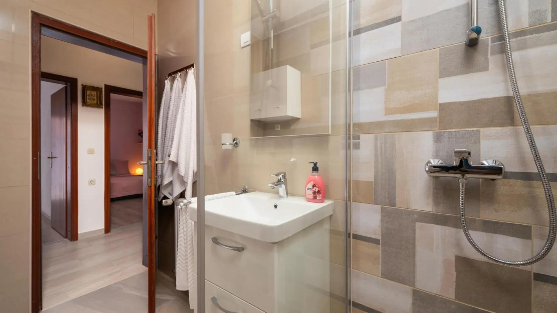 3 Bedroom Lovely Apartment In Fazana